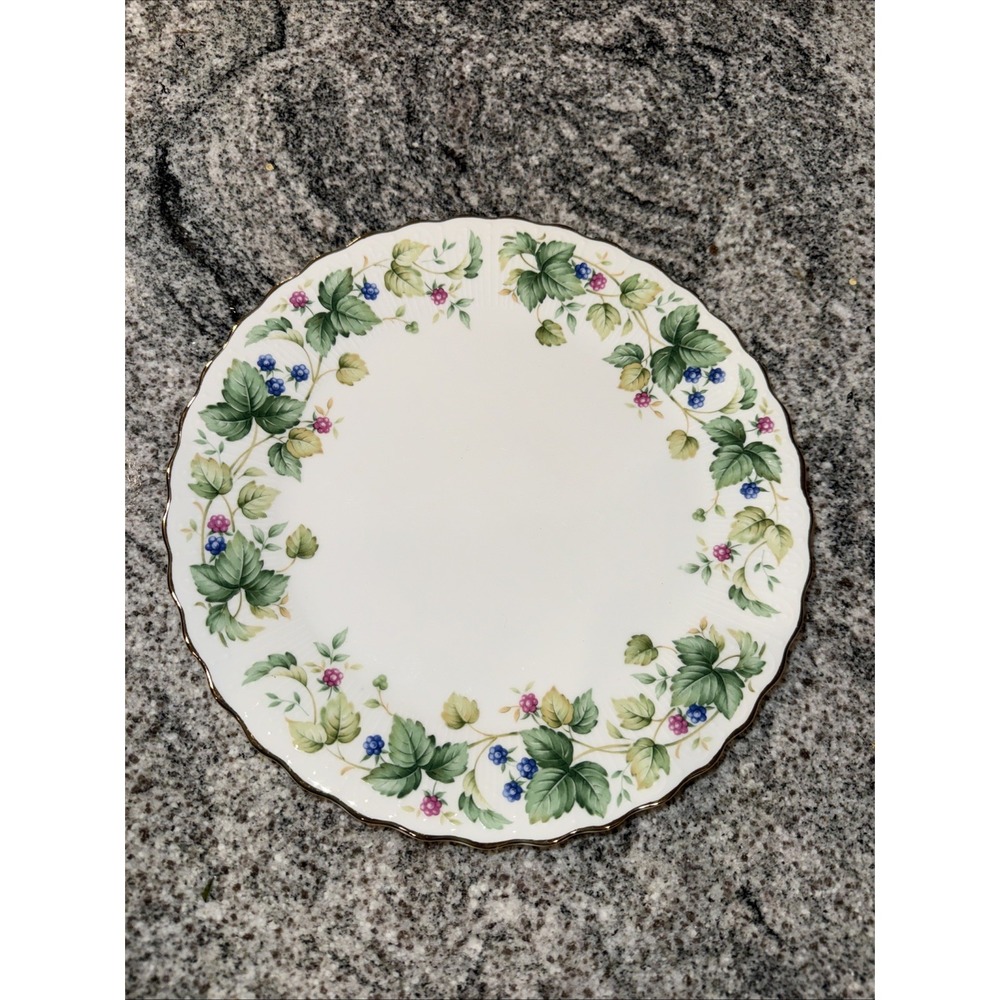 Vintage ANDREA BY SADEK Vineyard 10" Plate Ivy Floral Berry‎ Scalloped Edge